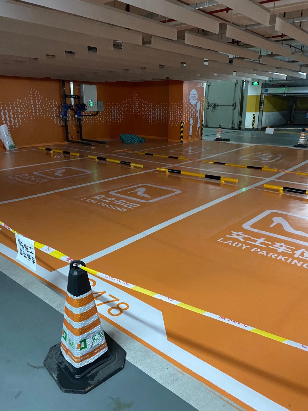 祝賀港聯(lián)建筑公司地坪工程成功驗收_博歌建材上