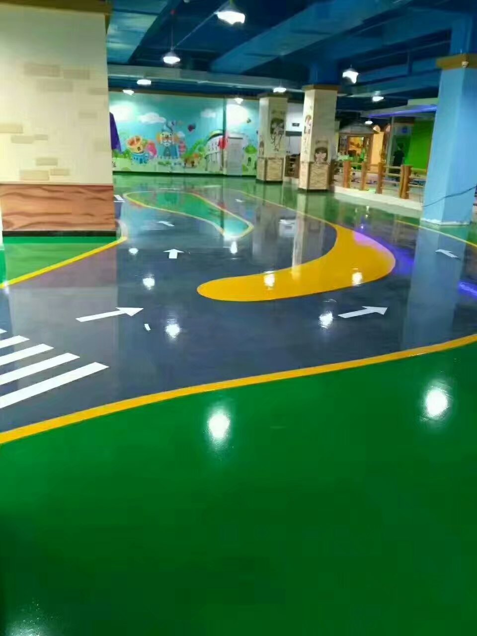 用毛刷刷洗環(huán)氧地坪的簡(jiǎn)易方法